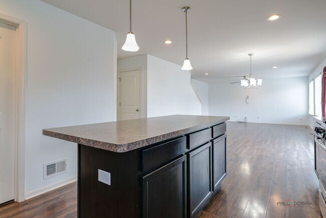 Building Photo - 202 Minuet Cir