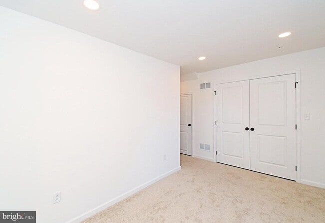 Building Photo - 114 Kuechler Ct