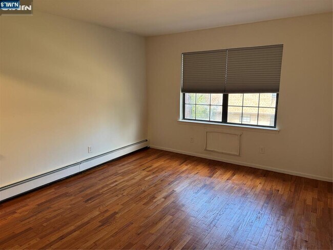 Building Photo - 252 Collignon Way