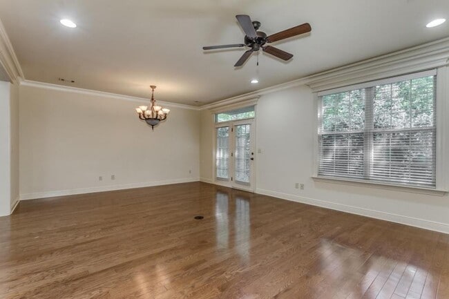 Building Photo - 2800 Belle Chase Ln