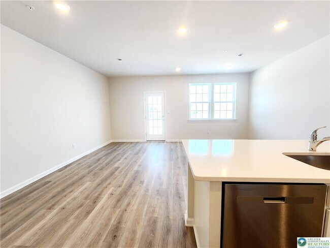 Building Photo - 1104 Martin Rd