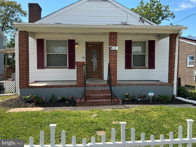 Building Photo - 818 Balsamtree Pl