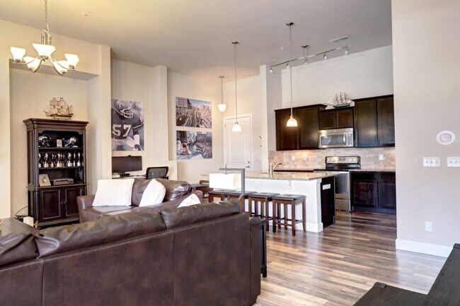 Building Photo - Private 2 bed 2 bath Condo in Inverness En...