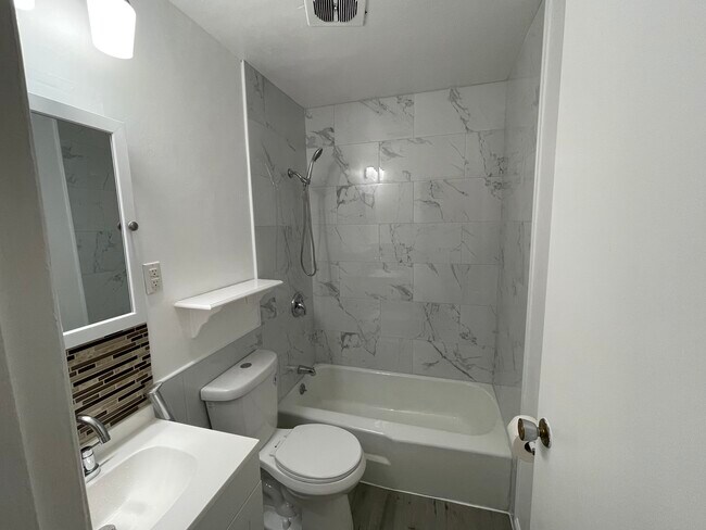 Bathroom - 341 S Aiken Ave