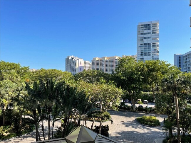 Building Photo - 1121 Crandon Blvd