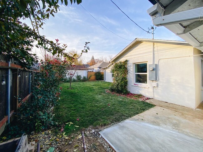 Building Photo - Beautiful 3/1 with gated driveway in Colonial Heights!