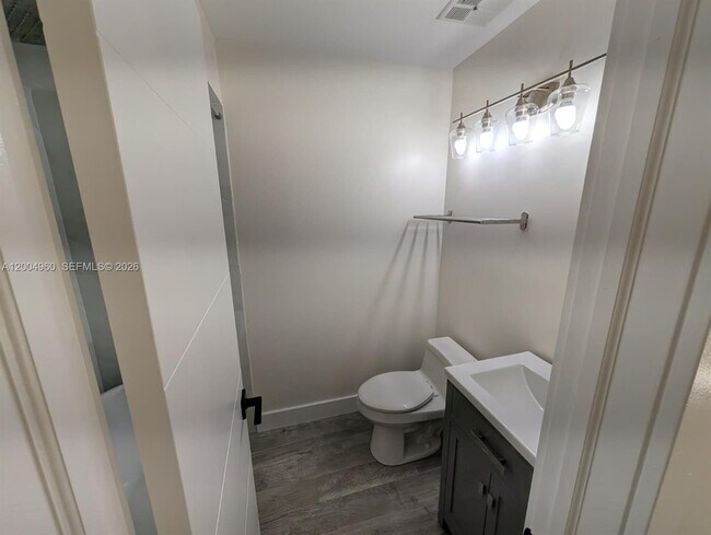 Building Photo - 640 SW 113th Terrace