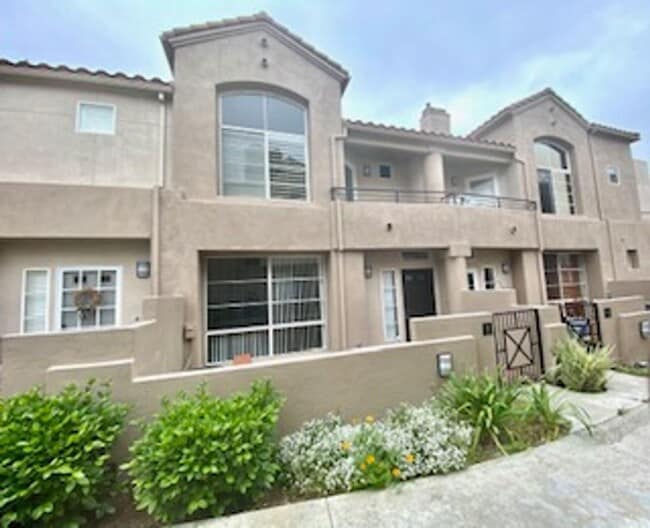 Primary Photo - Remodeled 3 bedroom townhome in Aliso Viejo