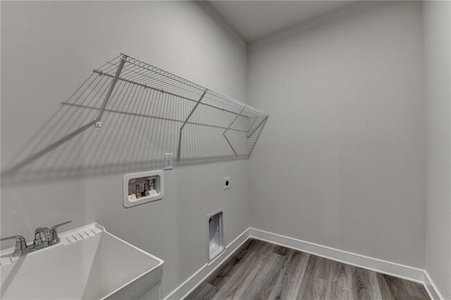 Building Photo - 953 Woods Chapel Rd