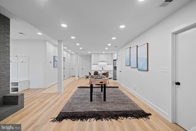 Building Photo - 5510 Beach Dr