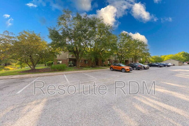 Building Photo - 4470 Village Ln