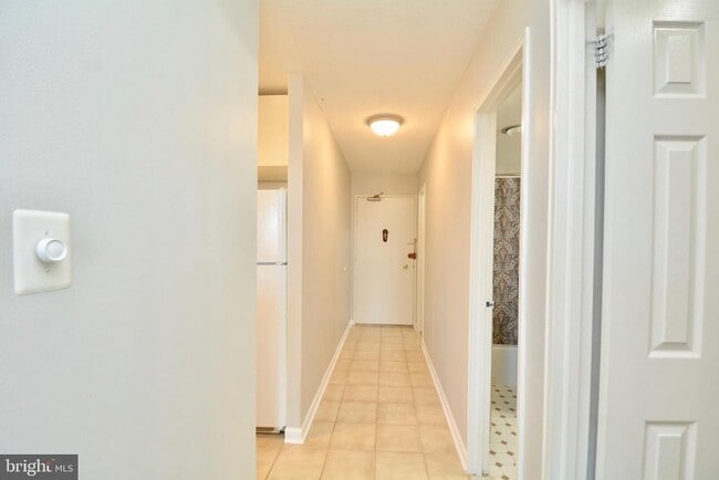 Building Photo - 4600 S Four Mile Run Dr