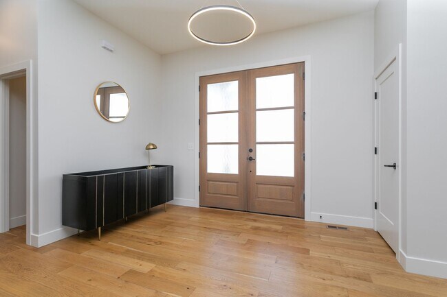 Building Photo - Luxury Breckenridge Park Home