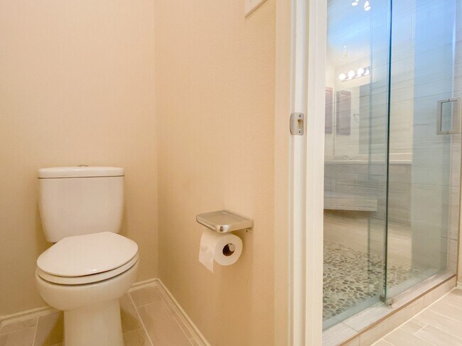 Building Photo - 12021 Pecangate Way