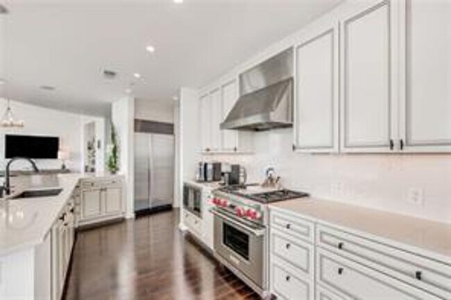 Building Photo - Furnished Luxury Buckhead Condo - Walk to EVERYTHING
