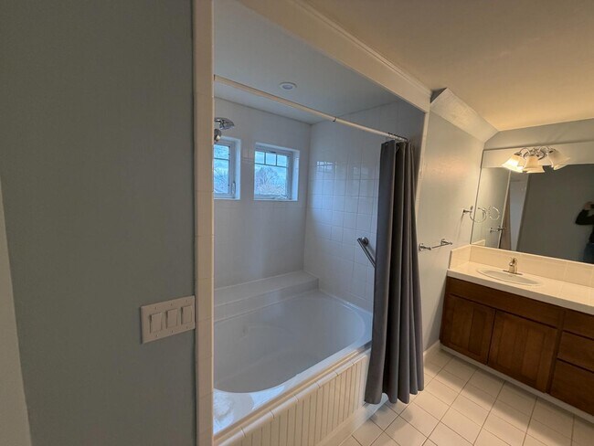 Building Photo - 160 Vintage Cir