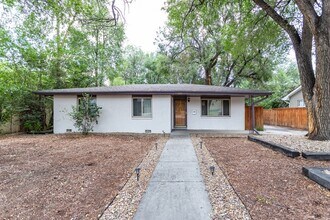 Building Photo - Beautiful 2-Bedroom, 2-Bath Home in Desirable Southwest Colorado Springs!