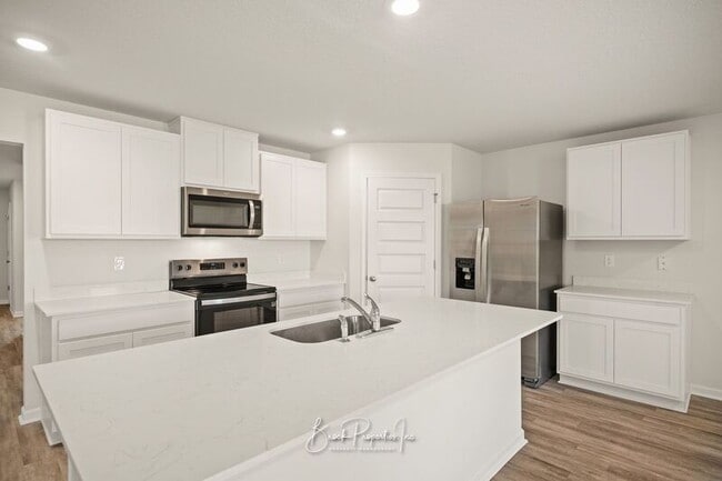 Building Photo - 5571 Hebron Rd