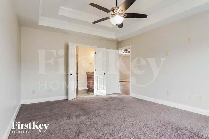 Building Photo - 5179 Meadow Lake Cir