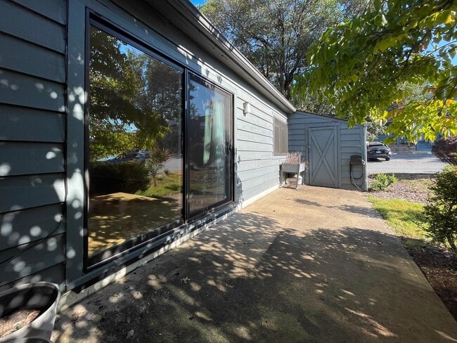 Building Photo - 326 Harvest Dr