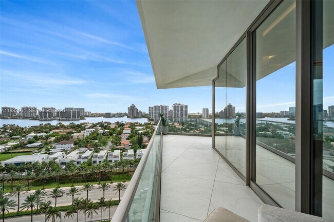 Building Photo - 18975 Collins Ave