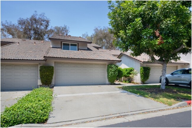 Primary Photo - Sunny Ridge 3 Bedroom Home!