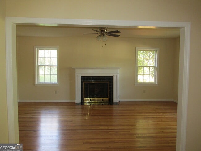 Building Photo - 6739 S Sweetwater Rd