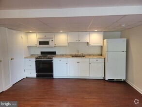 Building Photo - 6902 Ruskin Ln
