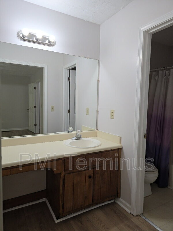 Building Photo - 5227 Ridge Forest Dr