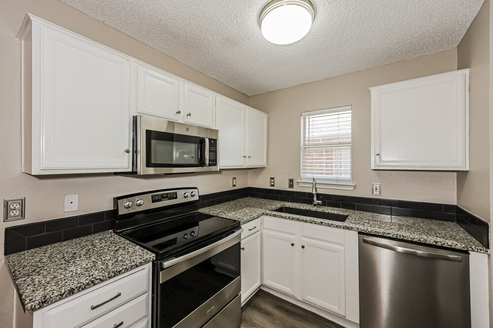Building Photo - 621 Hollyberry Dr