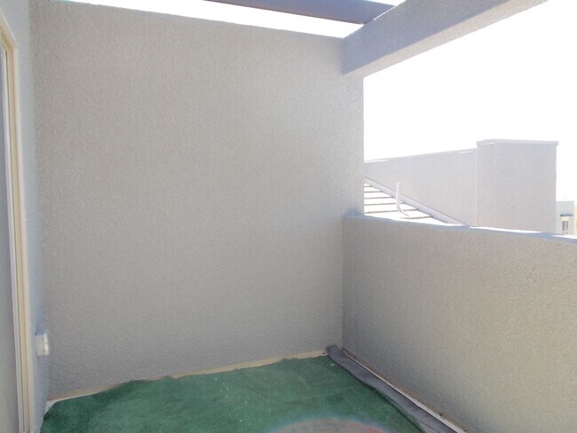 Building Photo - 3360 Santa Verdiana St