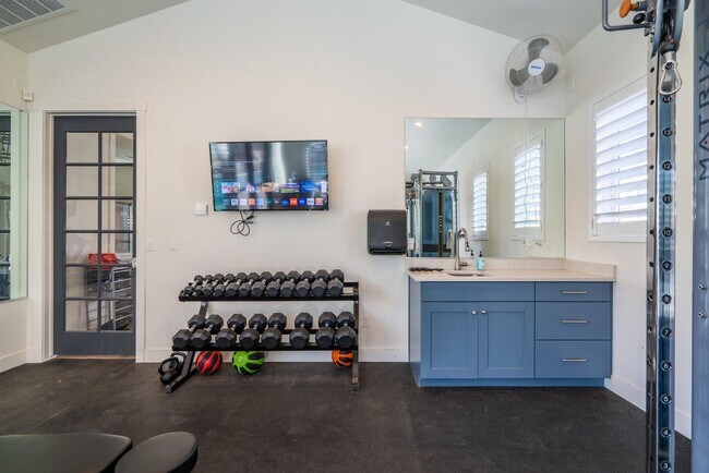 Building Photo - Flexible lease options! Spacious Townhome in Washington