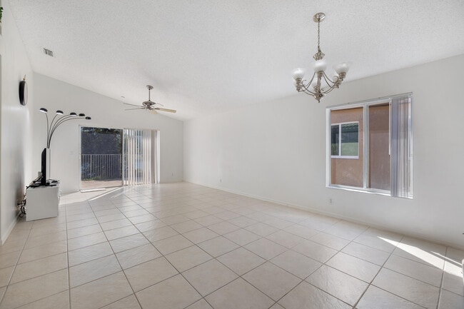 Building Photo - 3800 Woodfield Dr