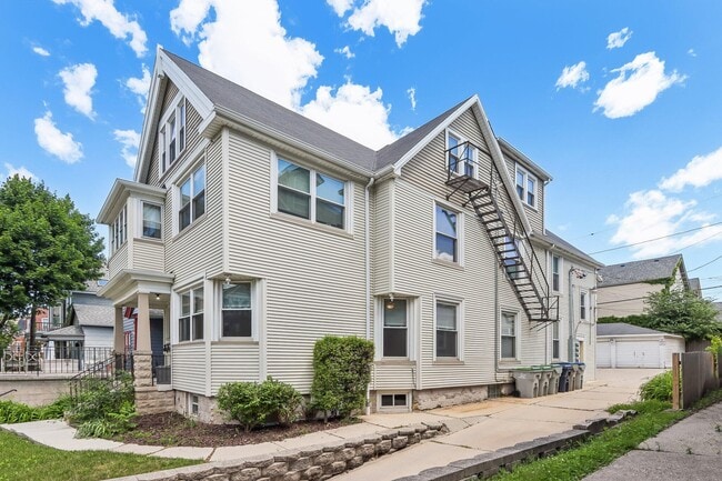 Building Photo - 1660 N Marshall St