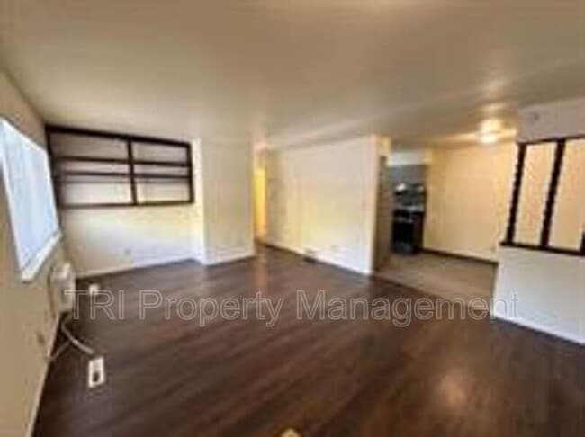 Building Photo - 1625 Palm Dr