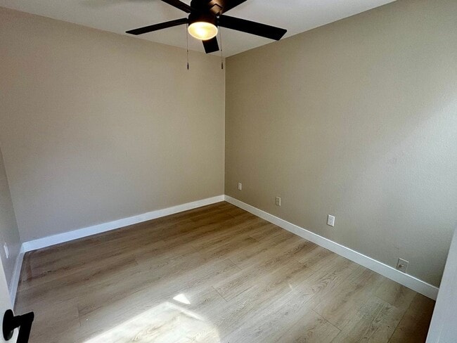 Building Photo - Remodeled 3 bed 2 bath townhome in Friars ...