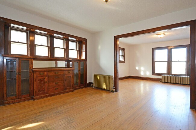 Building Photo - 3029-3031 Chicago Ave