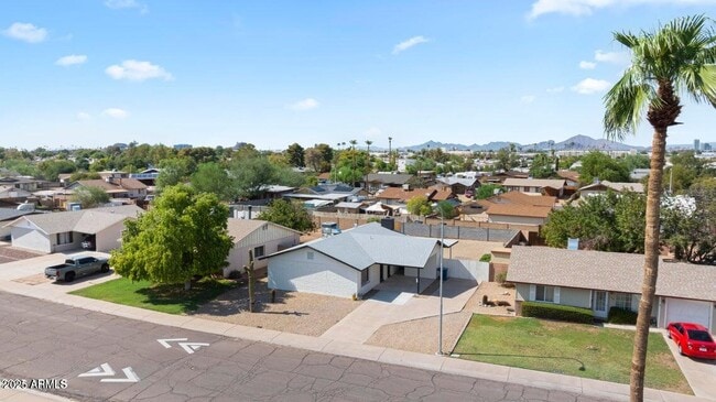 Building Photo - 414 W Santa Cruz Dr