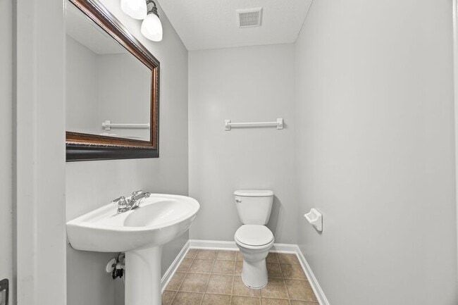 Building Photo - 5632 Lantos Rd