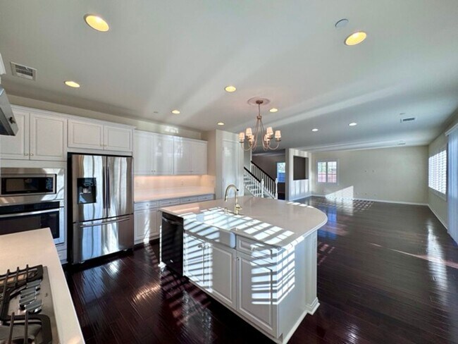 Building Photo - Welcome to this stunning 5 bedroom home fo...