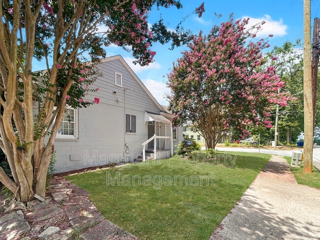 Building Photo - 667 Ravenel St