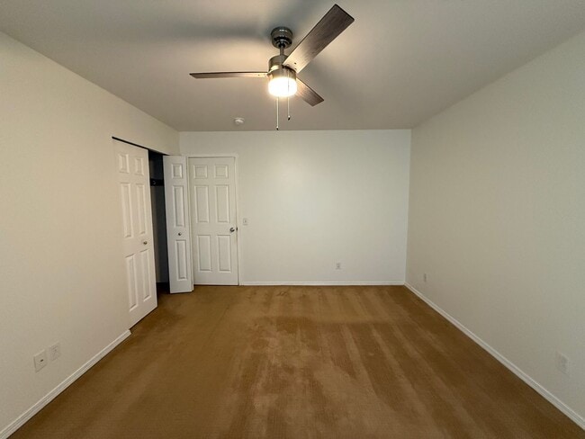Building Photo - Beautiful Split-Entry 4 Bed 3 Bath Home Fully Fenced Yard
