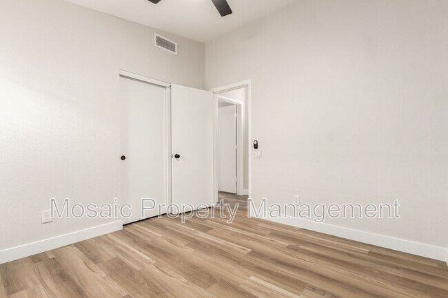 Building Photo - 2252 E Ross Ave
