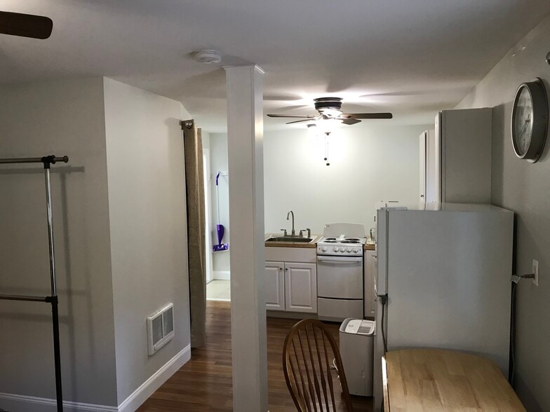 Building Photo - 7012 Laine Rd