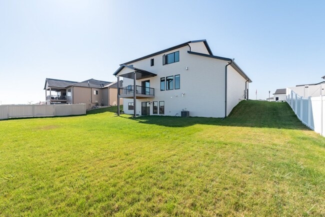 Building Photo - Beautiful Single Family Home in North Bismarck