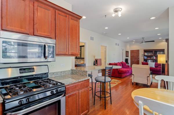 Building Photo - 3857 N Lawndale Ave