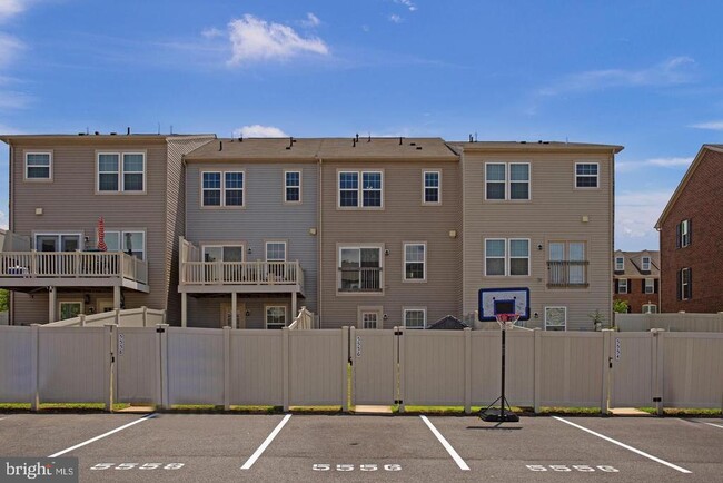 Building Photo - 5556 Peanuts Ln