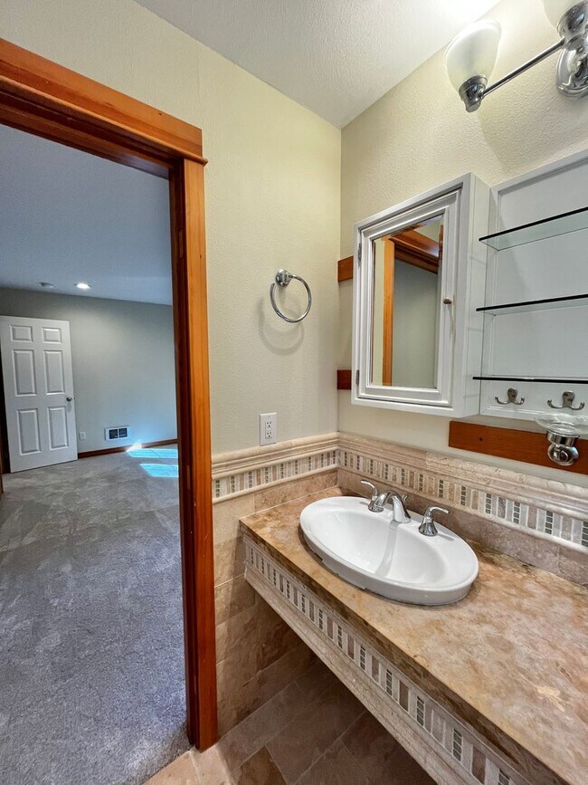 Building Photo - Beautiful 4 Bedroom Bainbridge Home Close ...