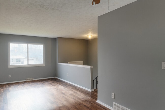 Building Photo - 536 Hyatt Ave