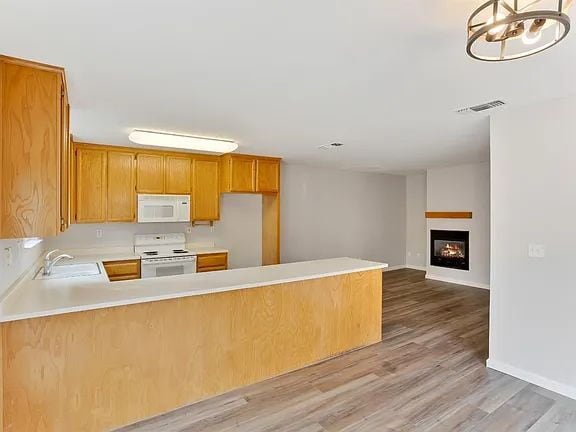 Building Photo - This is a lovely halfplex with 2 stories, 3 bedrooms, and 2.5 bathrooms in a quiet HOA neighborhood